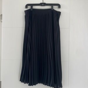 Black pleated skirt full length